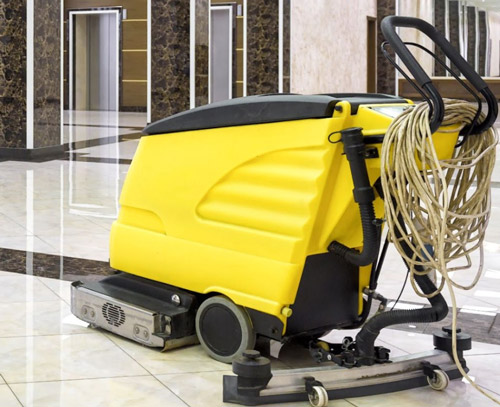 Laveuse de sols commerciaux jaune nettoyant un établissement
